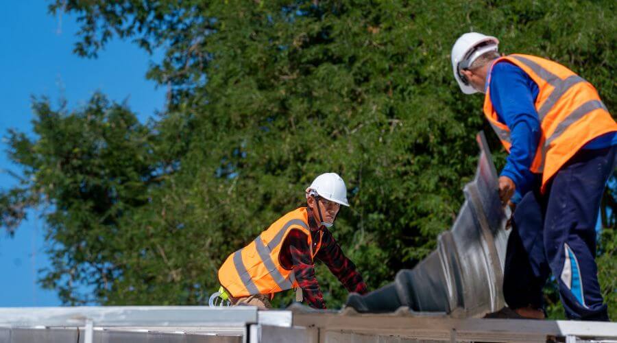 Professional gutter cleaning in Neon, KY